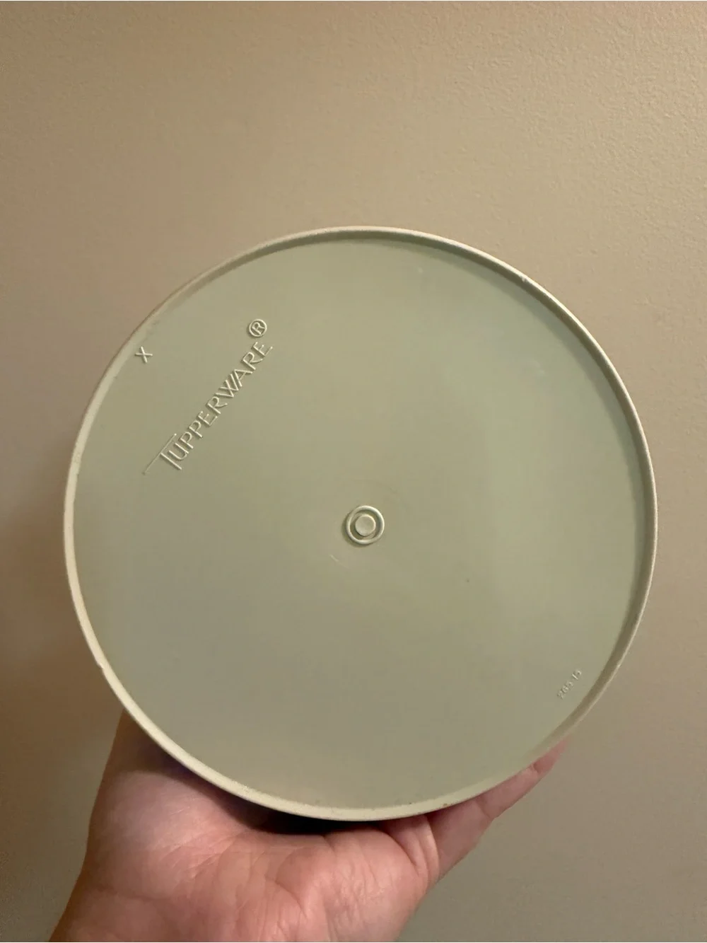 Tupperware set cream